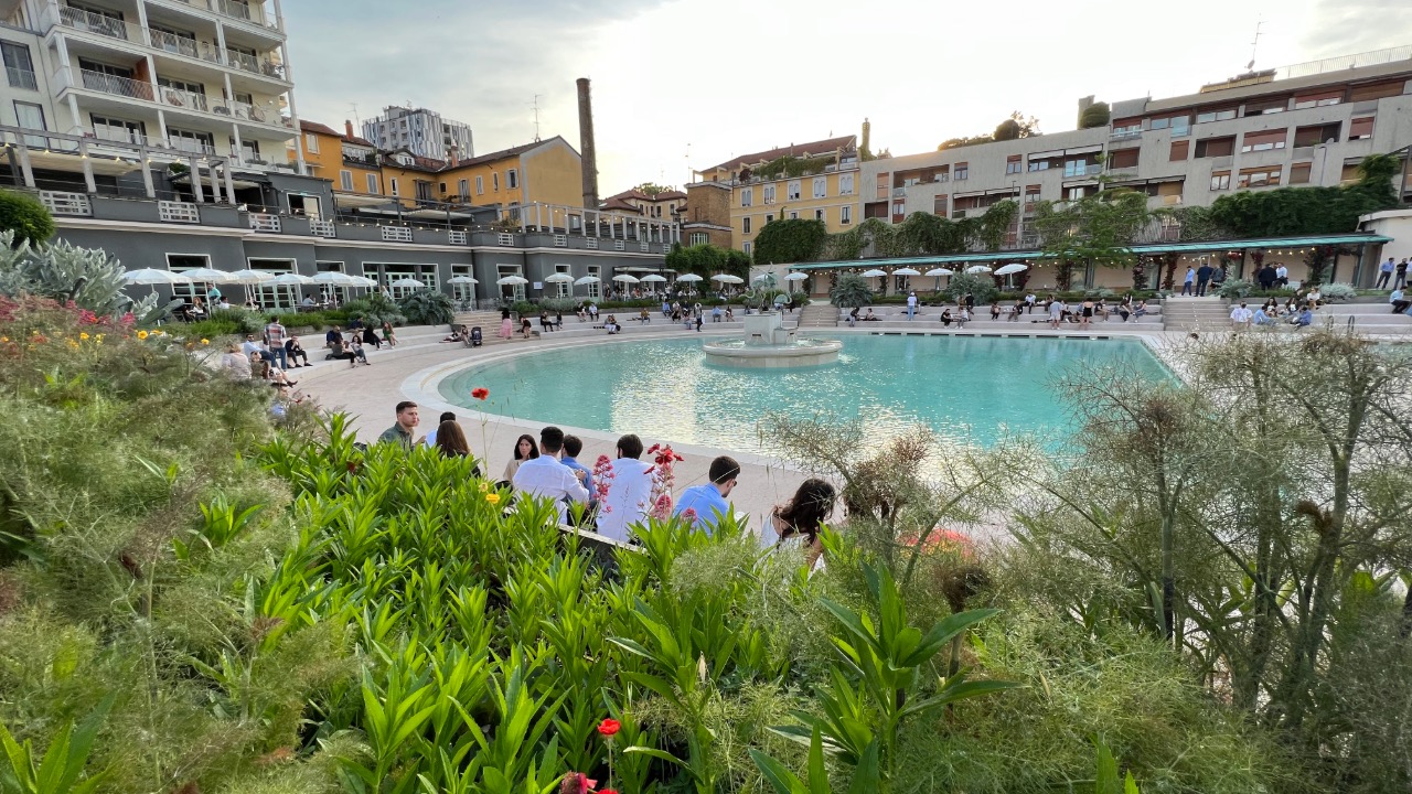 Tramonto e cocktail: l'aperitivo che sognavi ai Bagni Misteriosi YOUparti